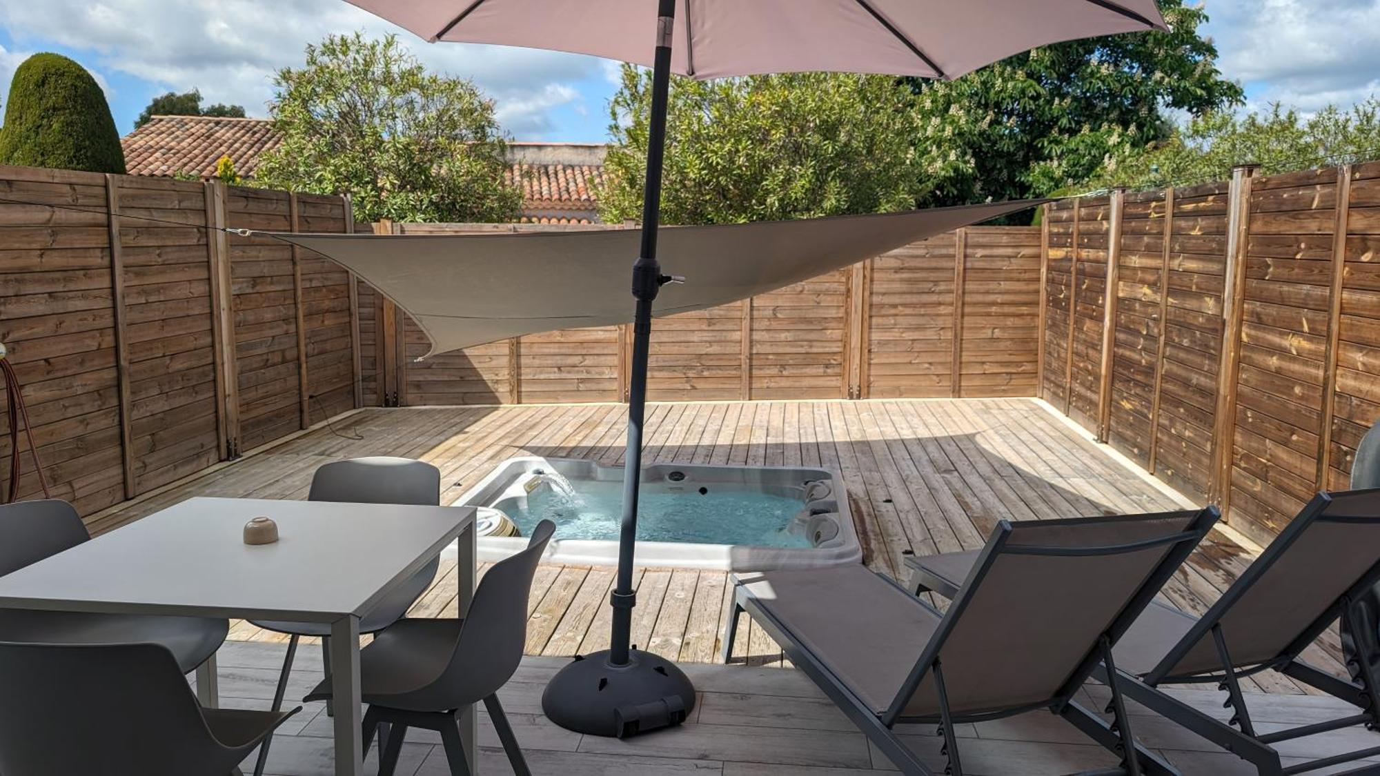Appartement Luxe Avec Piscine Chauffee & Jacuzzi Prive - Cote D'Azur Roquefort-les-Pins Exterior photo